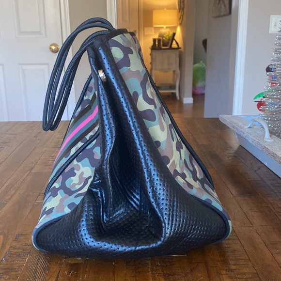 PreneLove Large Tote with Change purse EUC Camouflage Spacious Bag - Picture 4 of 9